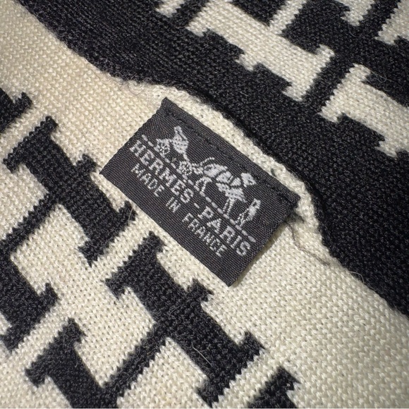 Hermes Black and Cream Graphic Scarf - Picture 7 of 7
